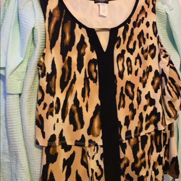 Beautiful Patterned Shirt - Picture 3 of 4